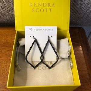 NWT Kendra Scott Sophee Drop Earrings in Gunmetal